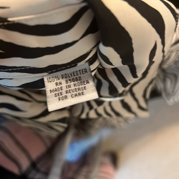 NWOT Beautiful Zebra Print Black/Tan Women Button Down Blouse with Tie Size XL - Picture 8 of 9